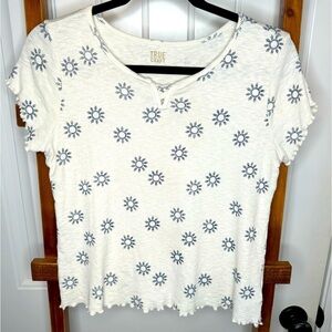 Juniors short sleeve True Craft top